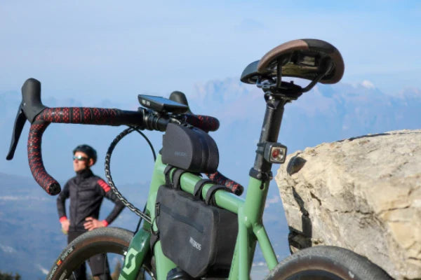 The Ultimate Guide to Handlebar Bags for Bikers