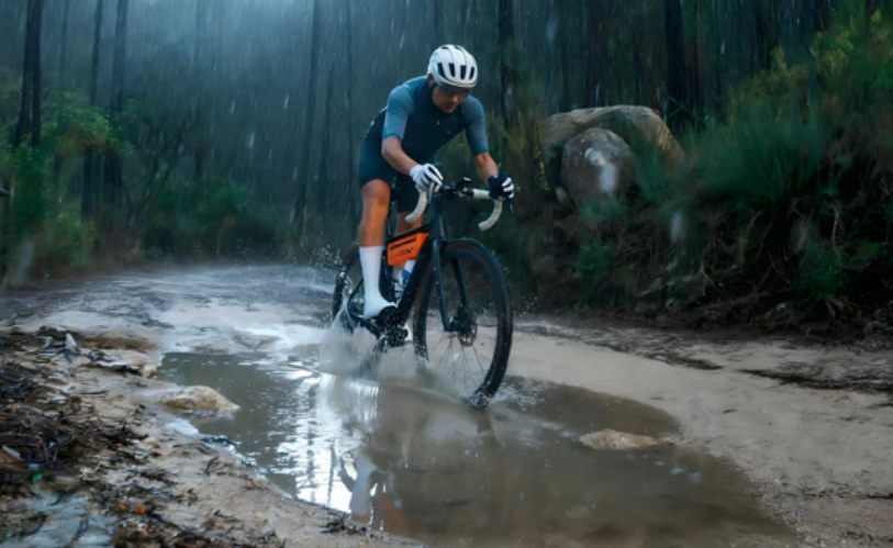 Waterproof bicycle bag for riding in the rain