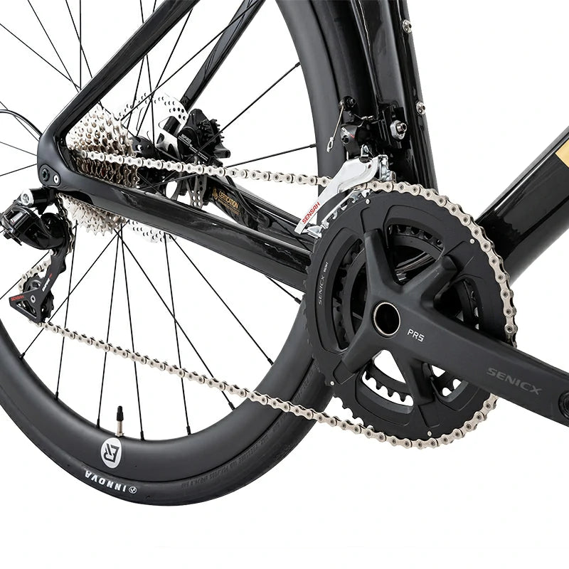 Hydraulic disc brakes ensure reliable braking in any weather