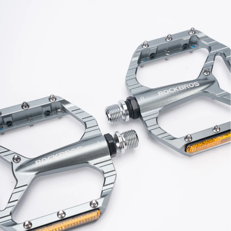 rocket-style-aluminum-alloy-non-slip-reflective-bike-pedals#color_titanium