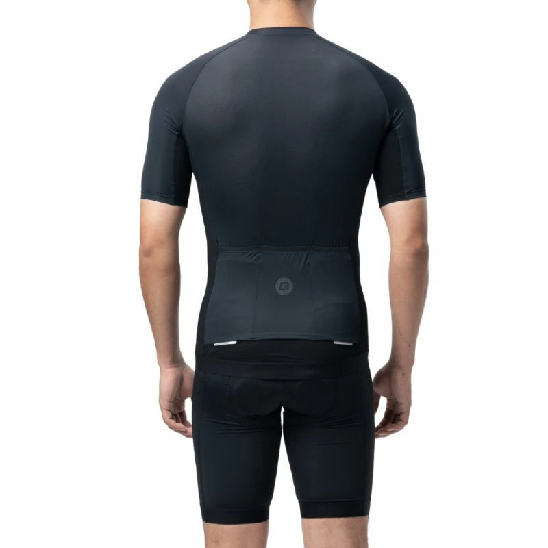 Person wearing a black cycling outfit on a white background #Color_Black