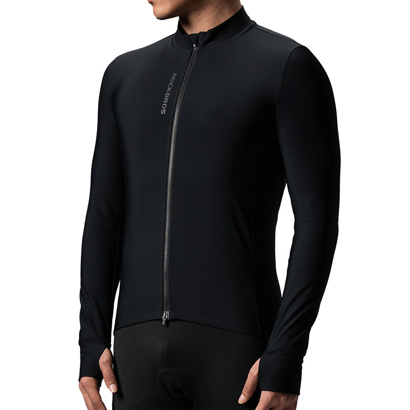 Cozy fleece lining keeps you comfortable