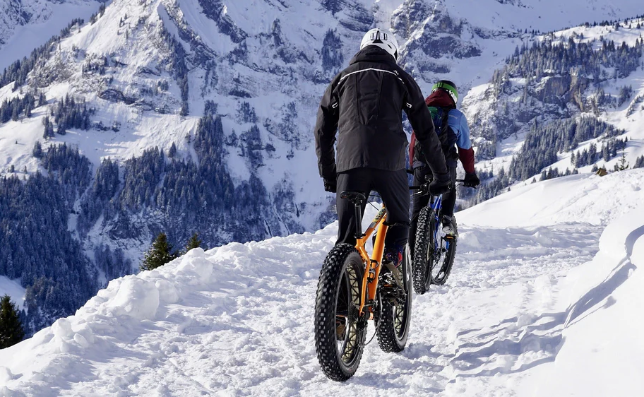 How to Choose Bike Fenders for Spring Rain | Full vs Clip-On Mudguards Guide