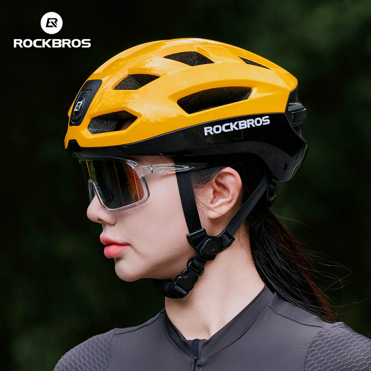 Riding Helmet with Bike Headlight and Tail Light Remote