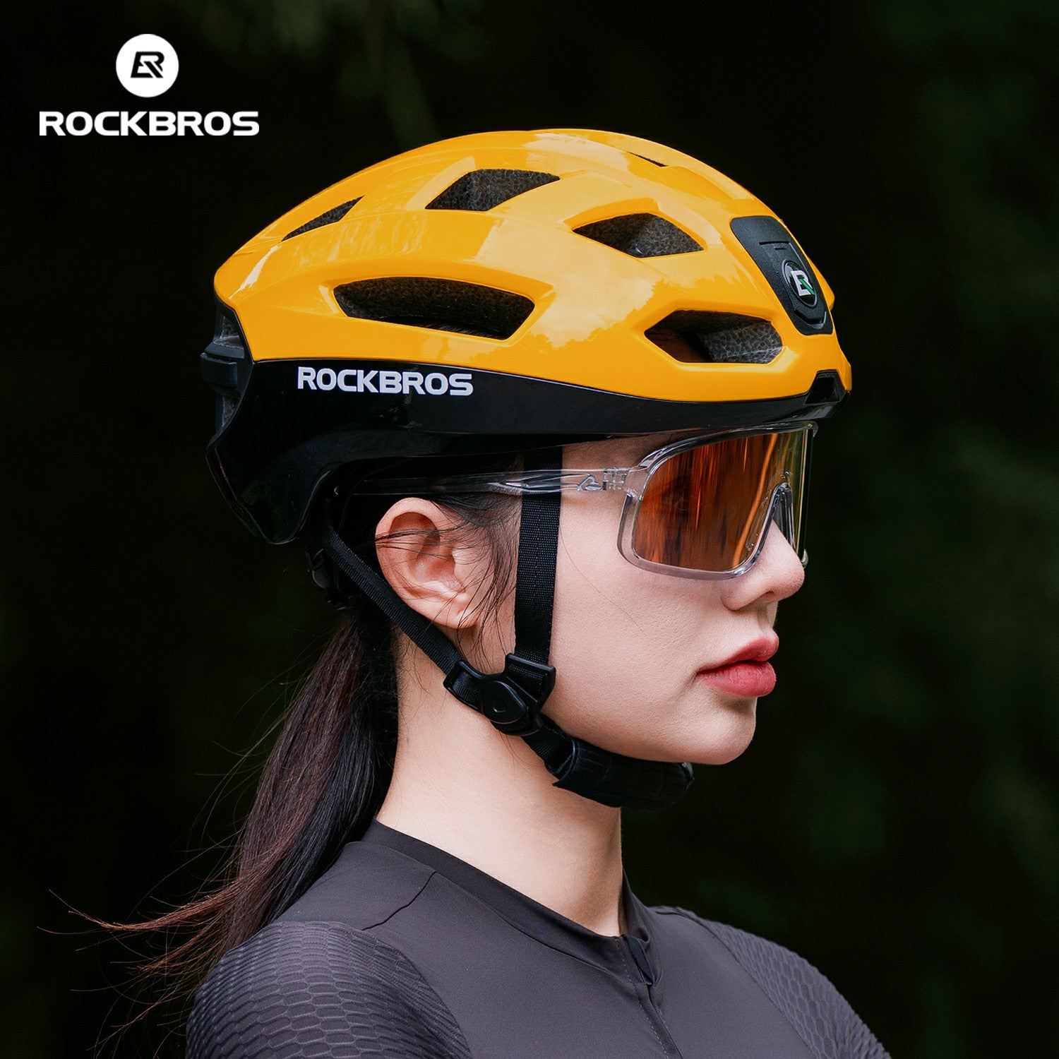 Riding Helmet with Bike Headlight and Tail Light Remote