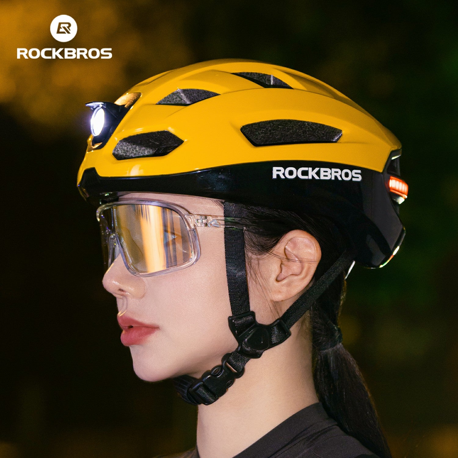 Riding Helmet with Bike Headlight and Tail Light Remote