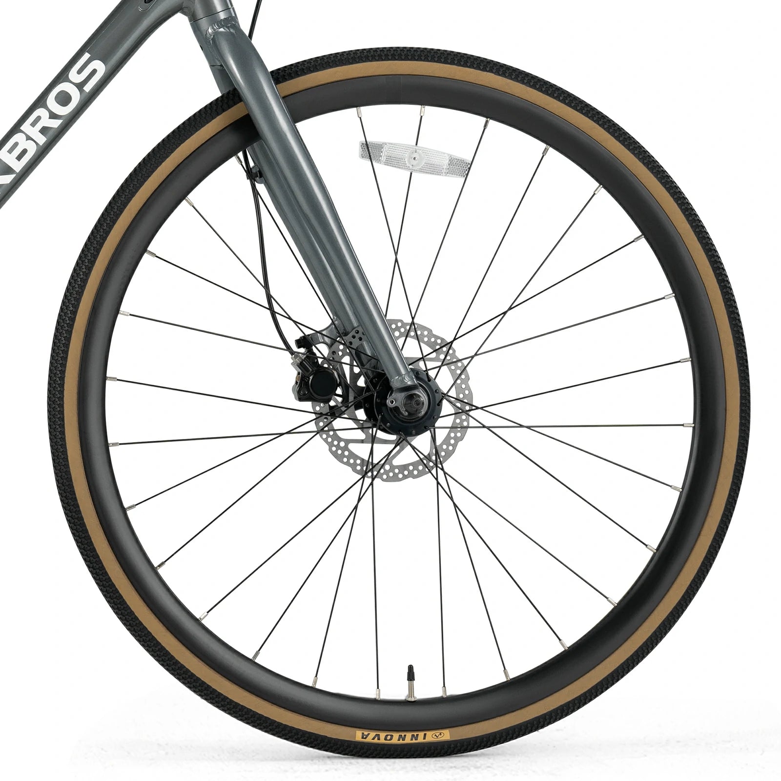 p2e-road-bike-gray-front-wheel #color_grey