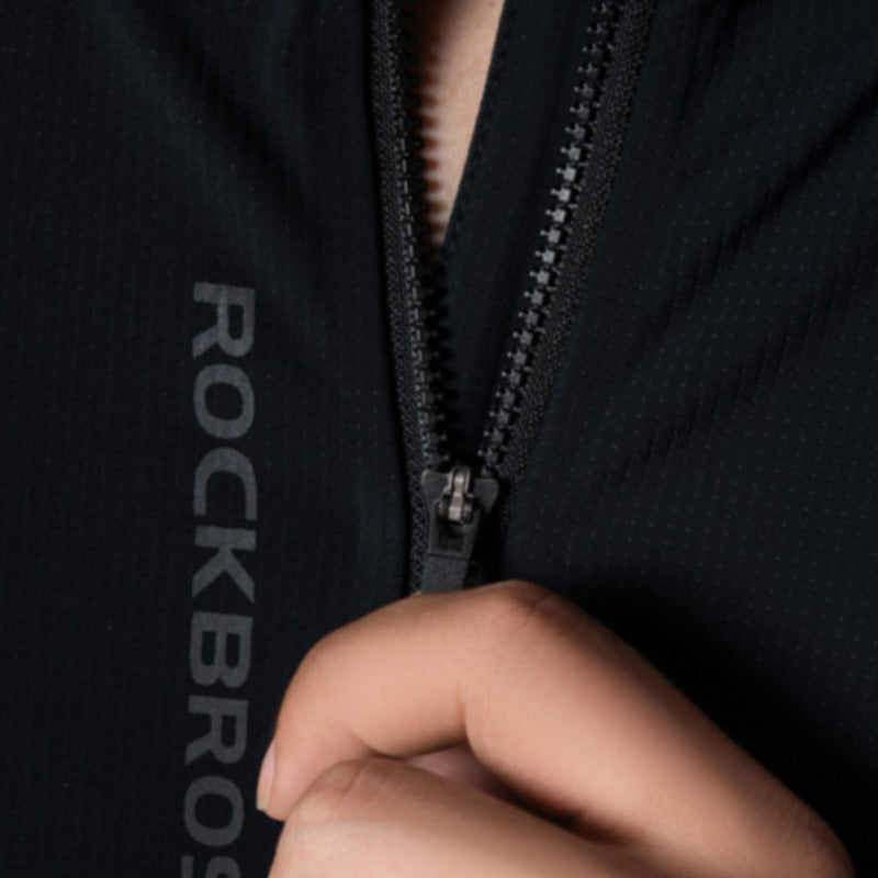 Close-up of a black jacket with a zipper, featuring the brand 'Rockbros'.